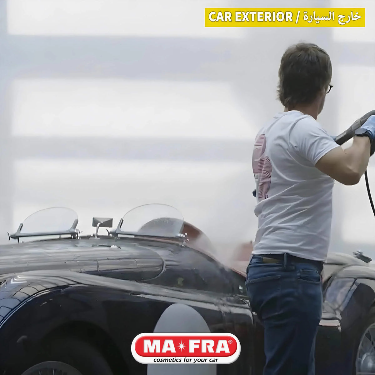 Washing a car with MAFRA shampoo